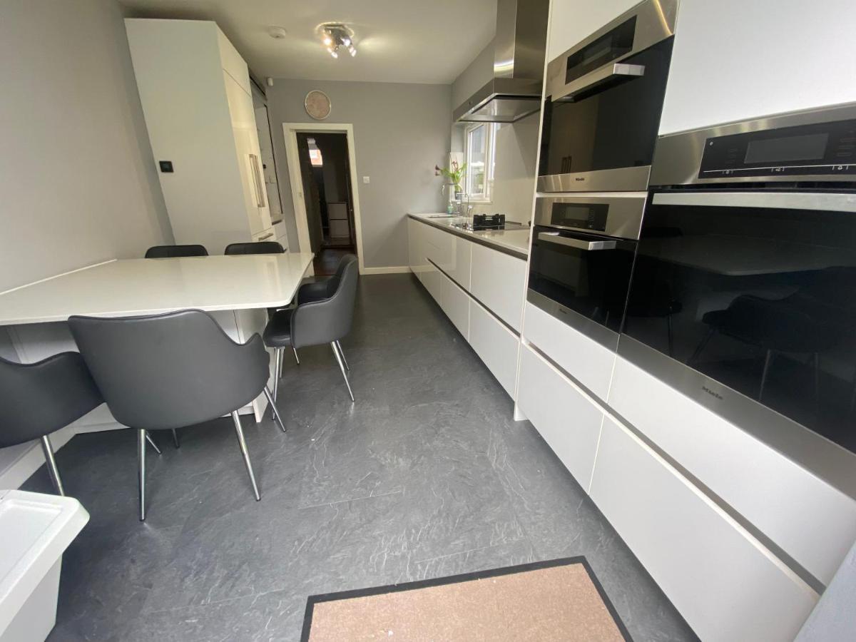 Private Rooms In Excellent Family House ,Zone 2 Londra Esterno foto