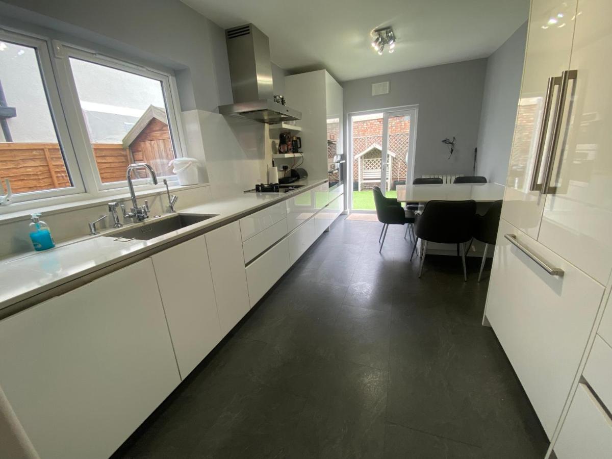 Private Rooms In Excellent Family House ,Zone 2 Londra Esterno foto