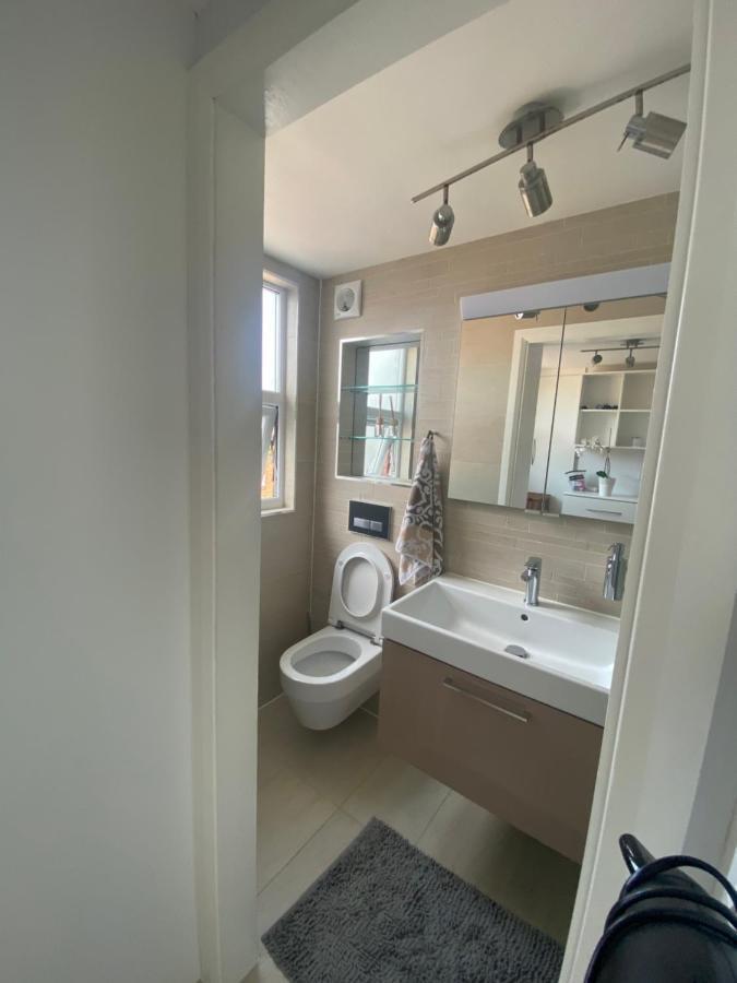 Private Rooms In Excellent Family House ,Zone 2 Londra Esterno foto